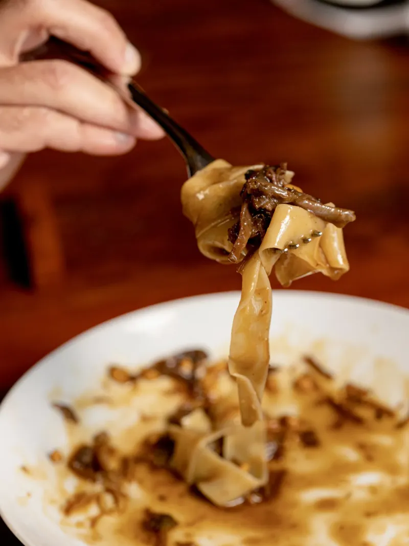 Fettuccine al ragù di costina alla brace